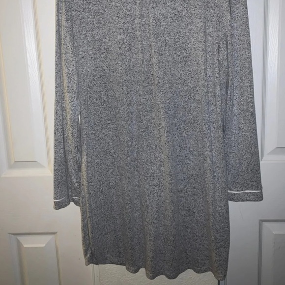 Grey woman’s bathrobe - Picture 2 of 3